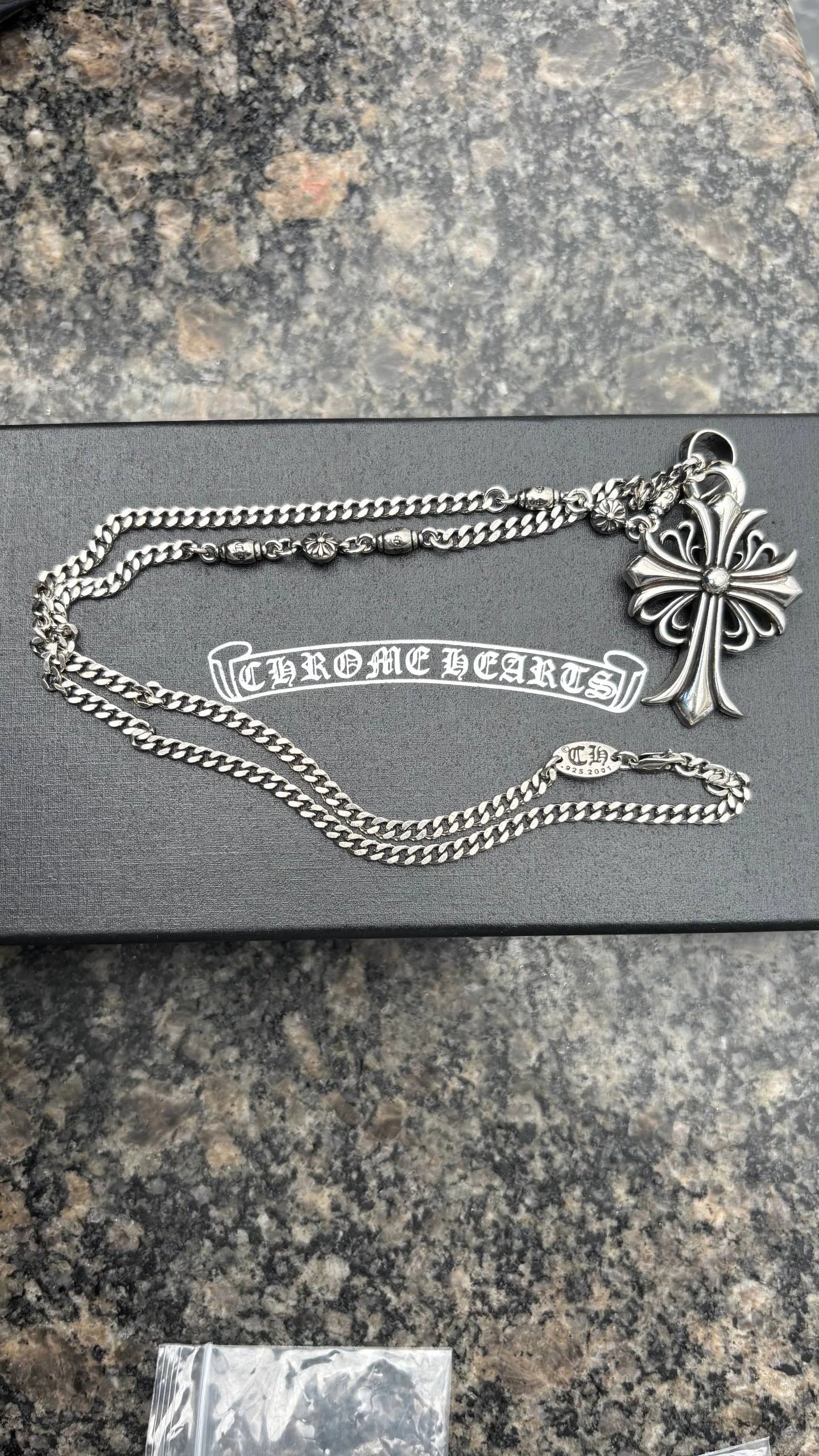 Collares CH - Imagen 1