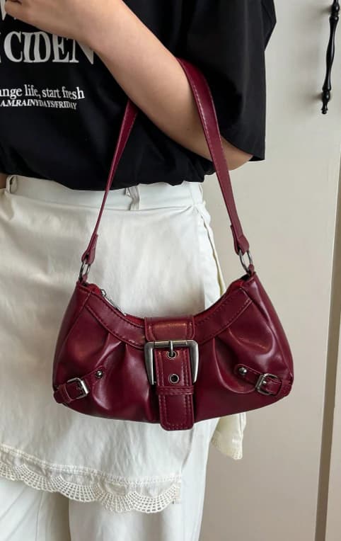 Cartera burdeos con remaches - Imagen 1