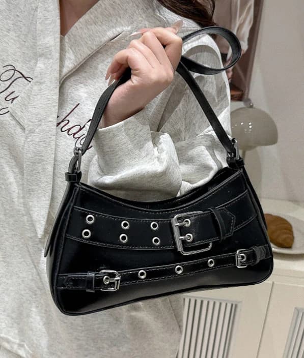 Bolso de hombro de mujer con decoración de remaches - Imagen 1