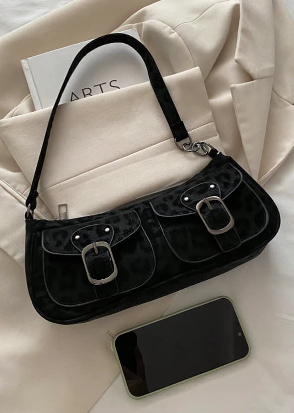Bolso negro de mano de moda con decoración de bolsillo doble - Imagen 4