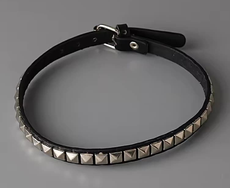 Choker de cuero con remaches - Imagen 2