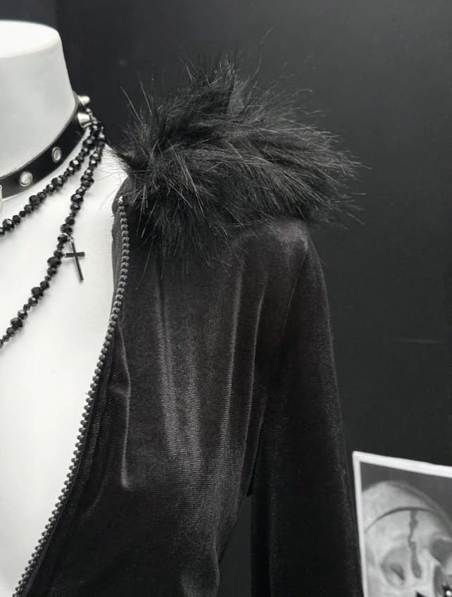 Sudadera con capucha negra para mujer con cuello de piel sintética y decoración metálica - Imagen 5