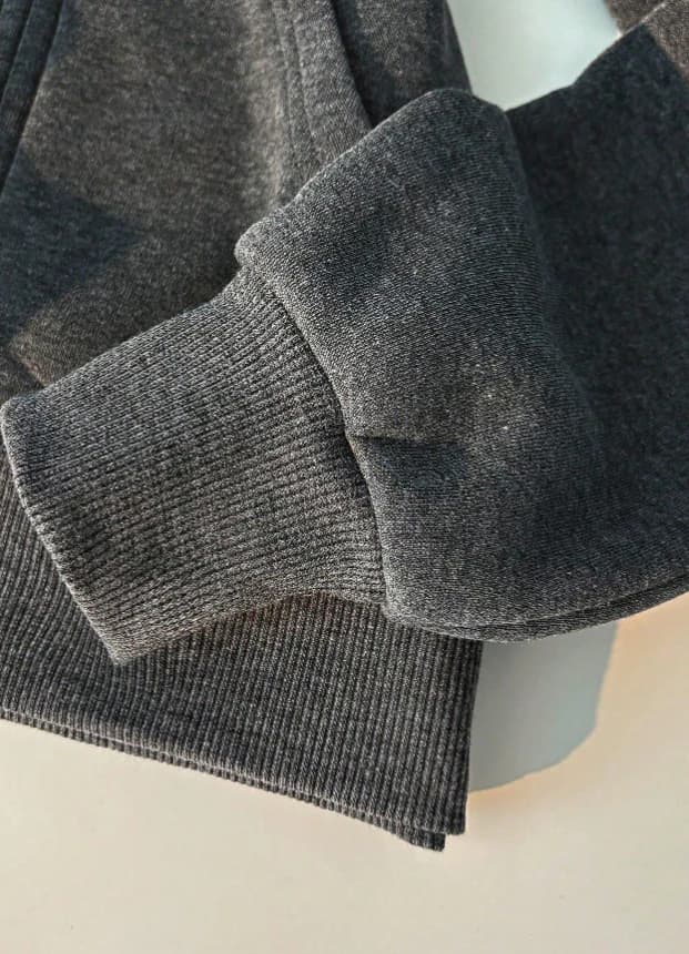 Chaqueta gris con capucha de pelo - Imagen 4