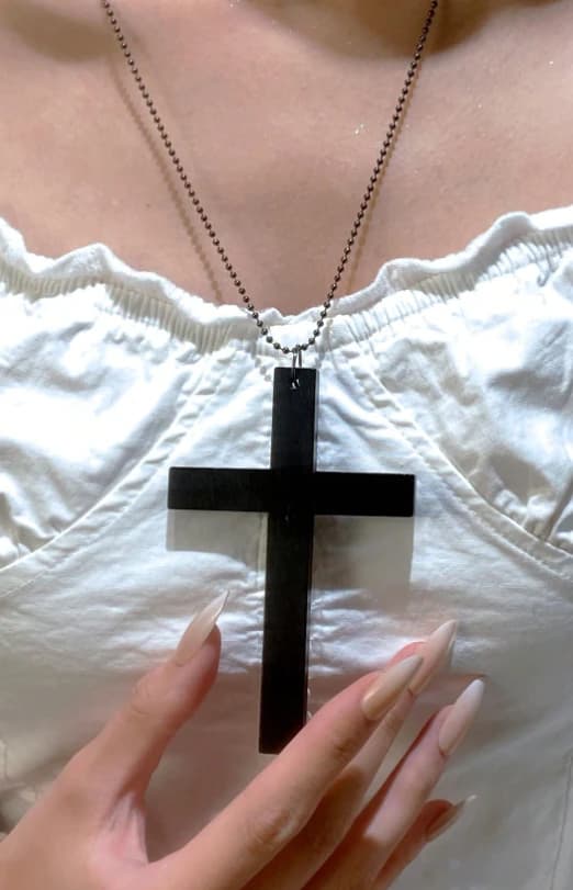 Collar con dije de cruz - Imagen 1