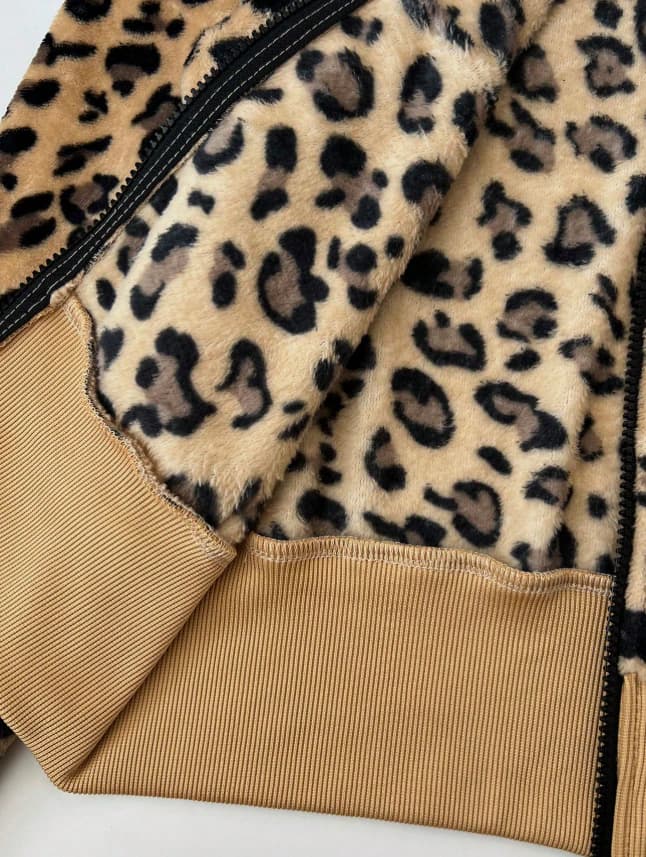 Chaqueta con capucha con cremallera, forro térmico y cuello grueso y esponjoso con estampado de leopardo - Imagen 7