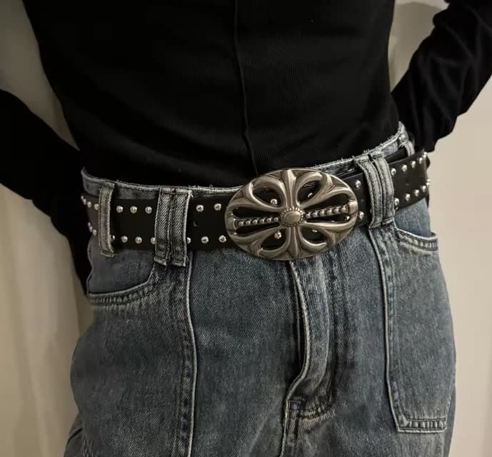 Correa Ancha para Hombre y Mujer con Remaches y Diseño de Corazones y Cruces Caladas - Imagen 3